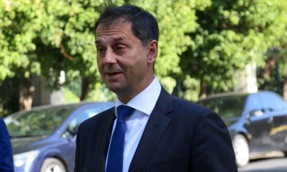 Θεοχάρης για τουρισμό: Καμία διάκριση σε όσους δεν έχουν εμβολιαστεί
